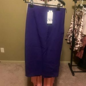 A beautiful casual classy Zara skirt